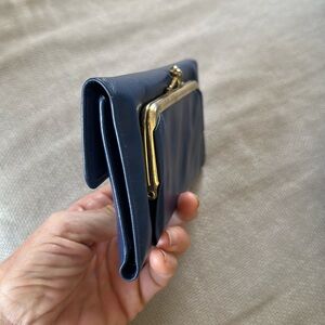 Buxton blue leather wallet with kisslock coin brand new